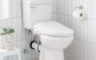 Rjedh ujë te kaseta e wc të tualetit