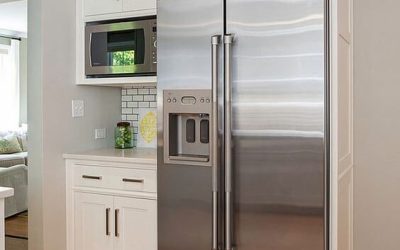 Eshtë prishur gomina e derës së frigoriferit.