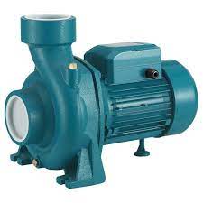 Pompa e ujit  punon dhe ndalon shpesh